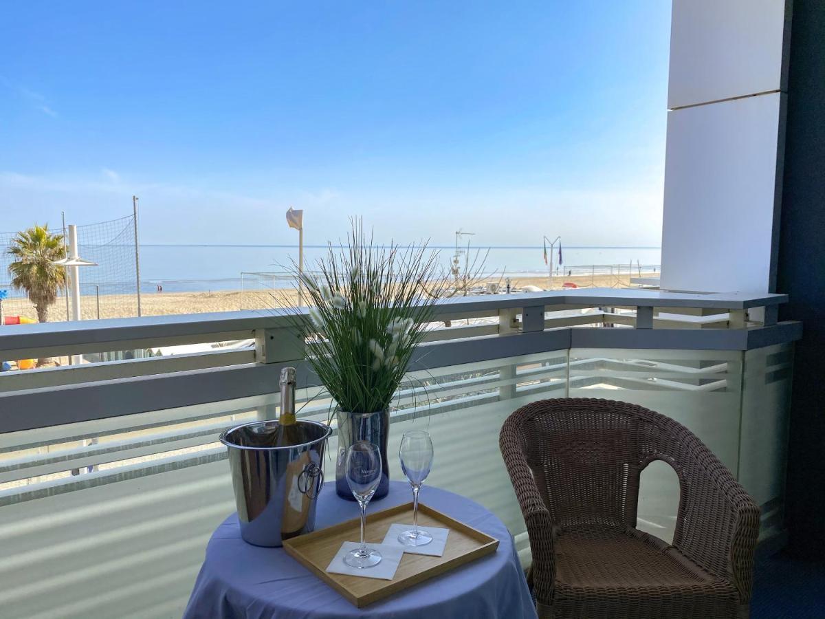 Club Hotel Riccione Bagian luar foto