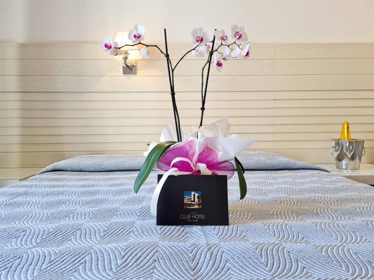 Club Hotel Riccione Bagian luar foto