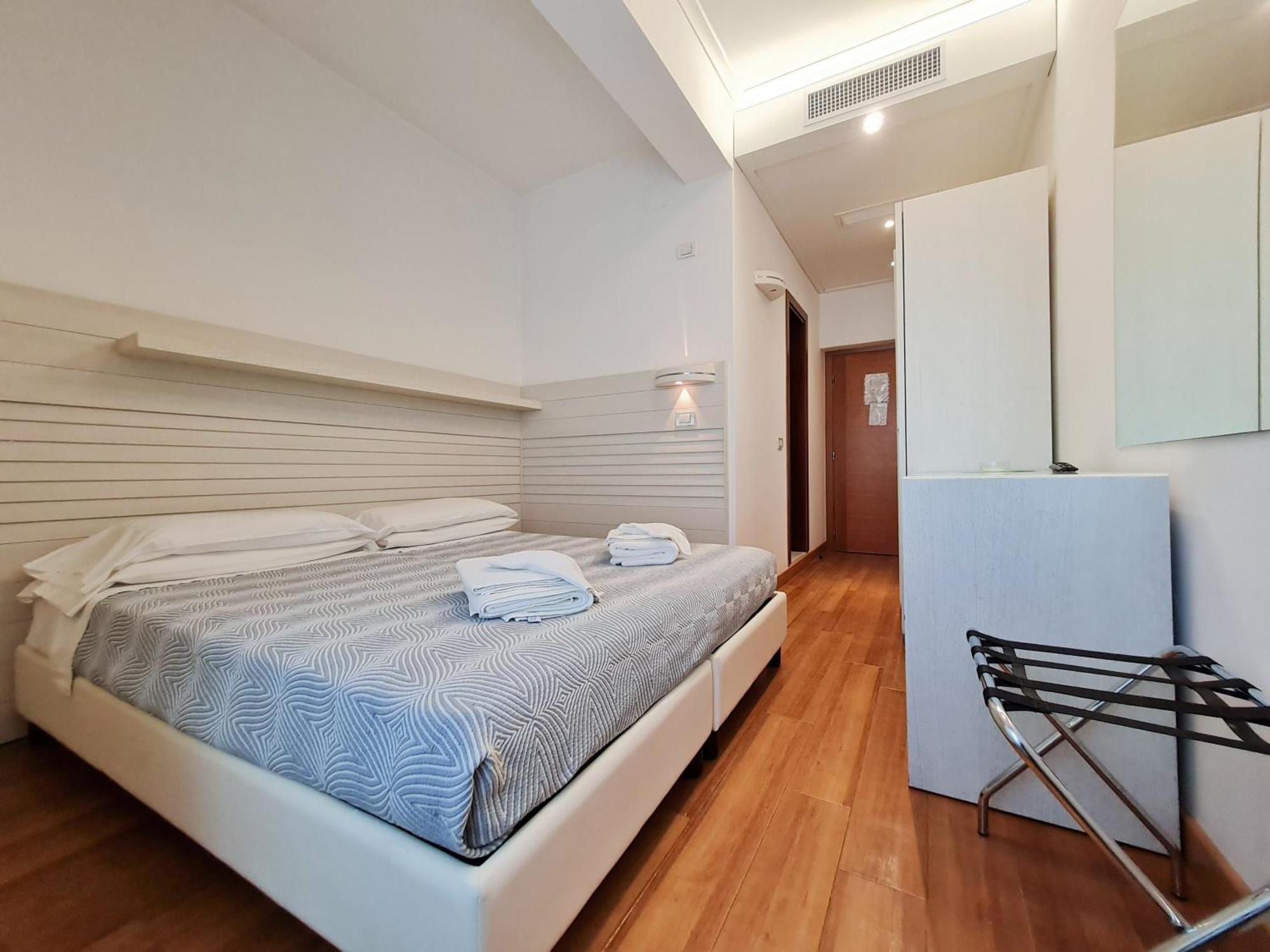 Club Hotel Riccione Bagian luar foto