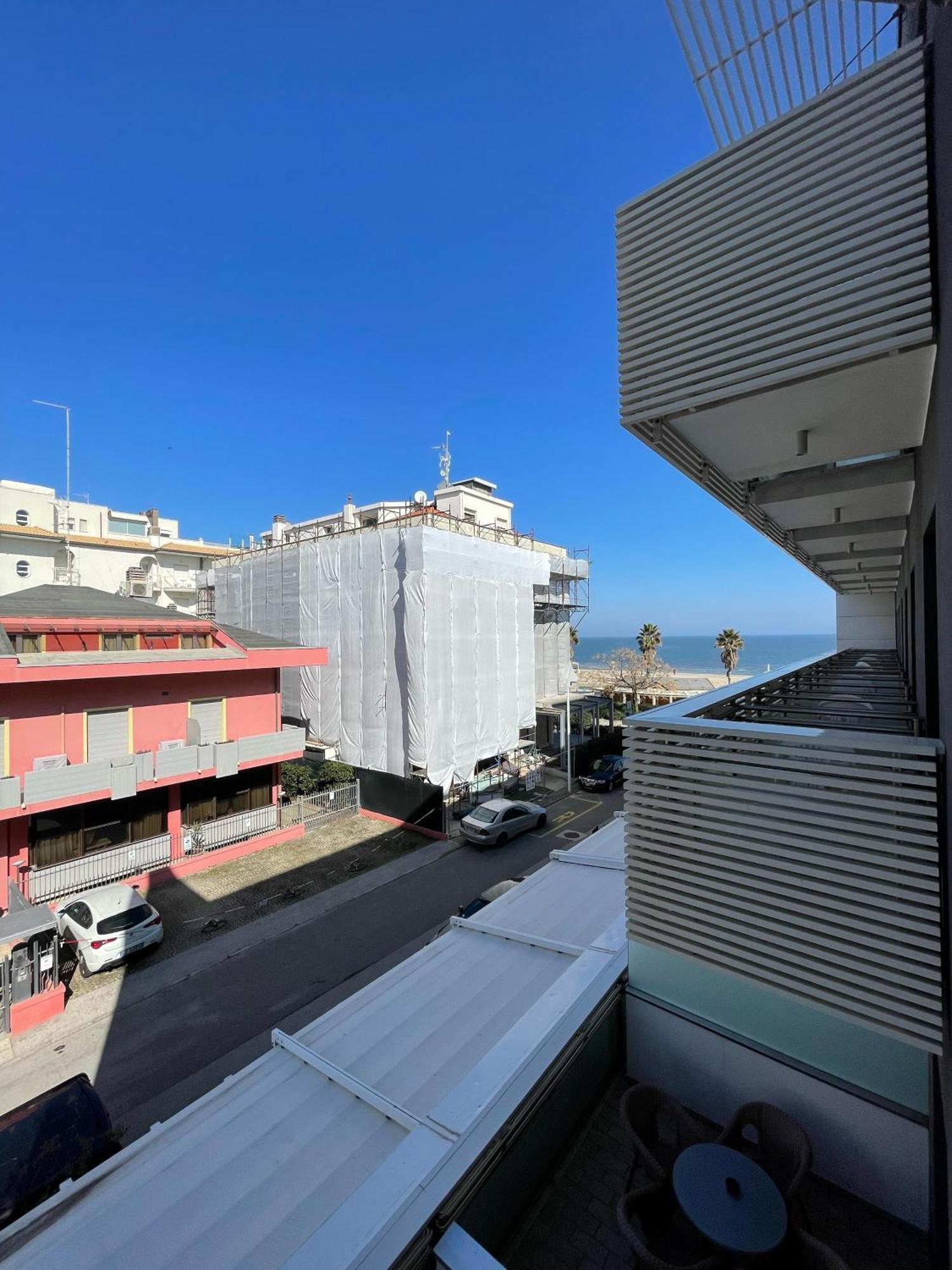 Club Hotel Riccione Bagian luar foto